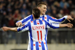 Bas Dost juicht samen met Filip Djuricic