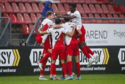 FC Utrecht juicht na een doelpunt