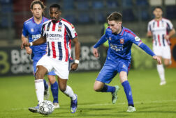 Daan Rots in het duel met Willem II