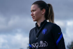 Damaris Egurrola op de training van de OranjeLeeuwinnen