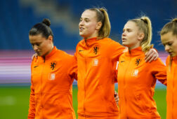 Daphne van Domselaar maakt haar debuut voor de Oranje Leeuwinnen