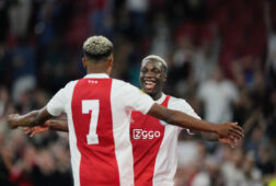 David Neres en Mohamed Daramy juichen