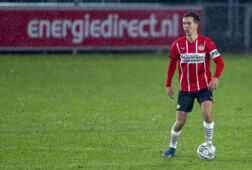 Dennis Vos in actie namens Jong PSV
