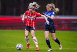 Desiree van Lunteren aan de bal