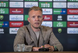 Dirk Kuyt tijdens zijn presentatie bij ADO Den Haag