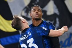 Denzel Dumfries juicht na zijn eerste doelpunt voor Internazionale