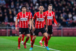 Eran Zahavi met op de achtergrond Erick Gutierrez en Olivier Boscagli