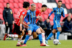 Erick Gutierrez en Cody Gakpo tegen Ajax