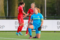 FC Twente juicht na een goal tegen SC Heerenveen