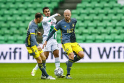 Fredrik Aursnes en Gernot Trauner in duel met Cyriel Ngonge