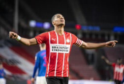 Gakpo viert zijn goal tegen FC Utrecht