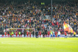 Go Ahead Eagles-supporters in de Adelaarshorst