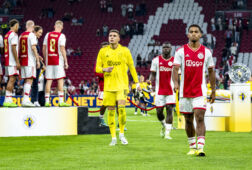 Jay Gorter en Jurriën Timber balen na de nederlaag tegen PSV