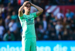 Joey Veerman baalt na afloop van Feyenoord-PSV