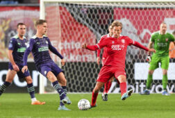 Joey Veerman en Michel Vlap in duel