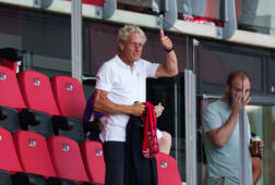 Kees Kist op de tribune bij AZ