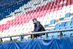 Een tribune zonder fans