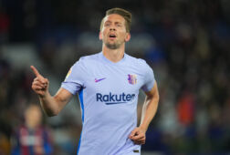 Luuk de Jong juicht na een doelpunt