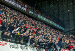 FC Twente-supporters juichen na een doelpunt
