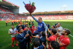 Jacob Malki als middelpunt van de feestvreugde