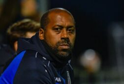 Mark de Vries als coach van VV Alkmaar
