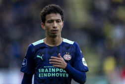 Mauro Junior in het uitshirt van PSV