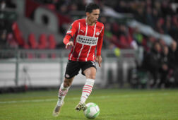 Mauro Junior met de bal aan de voet in de Conference League