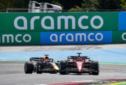 Max Verstappen jaagt in Oostenrijk op Charles Leclerc