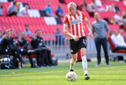 Nadia Coolen in het shirt van PSV