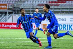 Nordin Musampa na zijn goal met Sontje Hansen