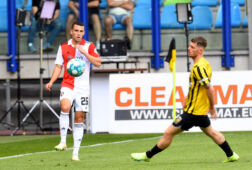 Oussama Idrissi in actie tegen Vitesse