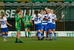 PEC Zwolle juicht na een doelpunt tegen ADO Den Haag