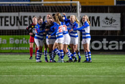 PEC Zwolle viert de goal van Evi Maatman