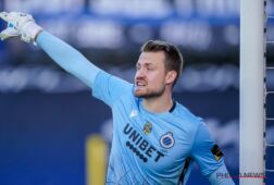 Simon Mignolet in actie tegen AA Gent