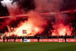 PSV-supporters vieren feest na de bekerwinst