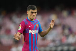 Pedri in het thuisshirt van FC Barcelona