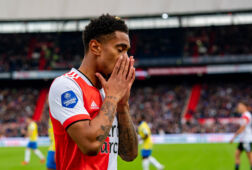 Reiss Nelson voor Feyenoord