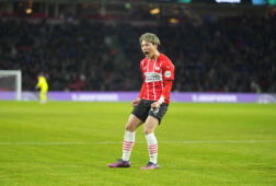 Ritsu Doan juicht na een doelpunt