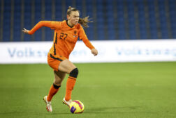 Romee Leuchter in actie voor de Oranje Leeuwinnen