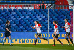Romee van de Lavoir scoort in De Kuip