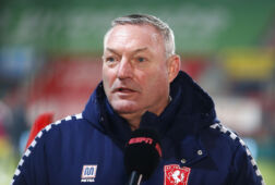 Ron Jans bij de microfoon van ESPN