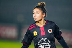 Sabrine Ellouzi in het shirt van Excelsior