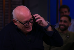 René van der Gijp aan de telefoon met Ajax-trainer Erik ten Hag