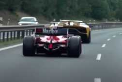 Raceauto op Tsjechische snelweg