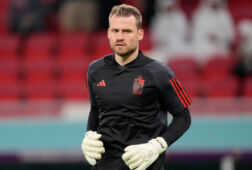 Simon Mignolet tijdens de warming up van de Rode Duivels