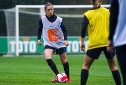 Joëlle Smits tijdens training OranjeLeeuwinnen