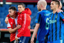 Steven Berghuis met Orkun Kökcü