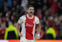 Tadic juicht na zijn doelpunt