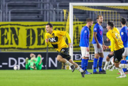 Thom Haye in het duel met FC Utrecht