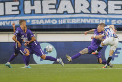 Tibor Halilovic schiet de bal